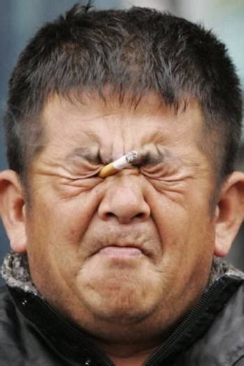 memiliki mata  aneh sedunia halaman