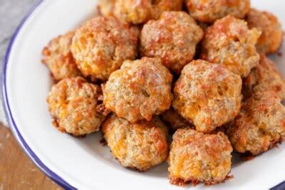 Cream Cheese Sausage Balls {4 Ingredients!!} | Lil' Luna