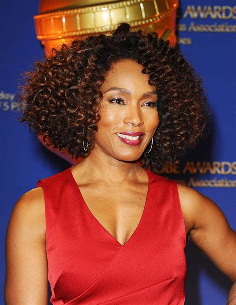Download Angela Bassett Golden Globes Wallpaper | Wallpapers.com