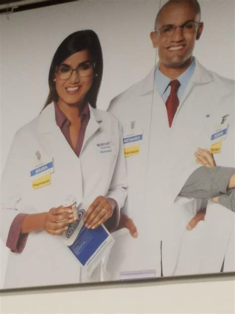 Walmart brand Mia Khalifa and Johnny Sins : r/walmart