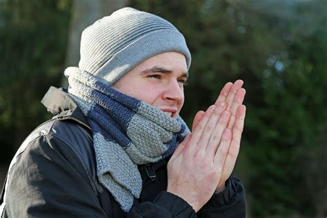 Geloni alle mani: come riconoscerli e cause - INRAN