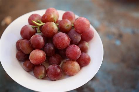 las uvas rojas son mejores  tu salud  las blancas
