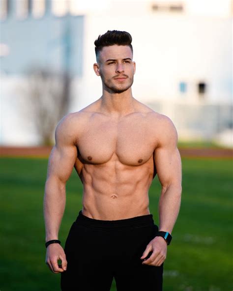 FITNESS INSPIRATION – NICK JANN – Monday XYZ