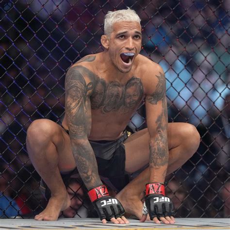charles oliveira triumphant ufc fighter  tattoos wallpaper