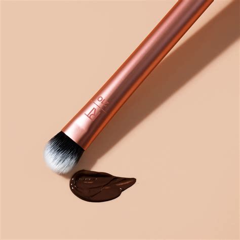 real techniques expert face brush 7