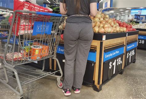 Slim Thick Pawg Brunette In Grey Sweats VPL - Spandex, Leggings & Yoga