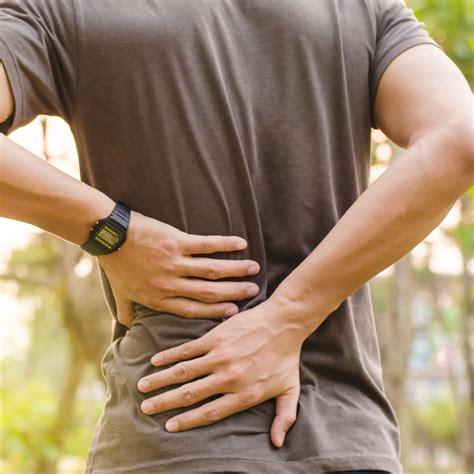 Pulled Muscle in the Back: Causes, Symptoms & Diagnosis