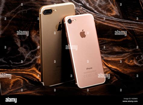 Iphone 7 plus hi-res stock photography and images - Alamy