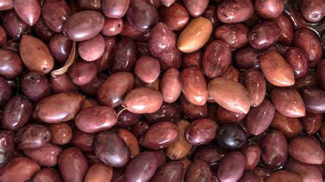 Kalamata Olives: Nutrition Facts and Benefits