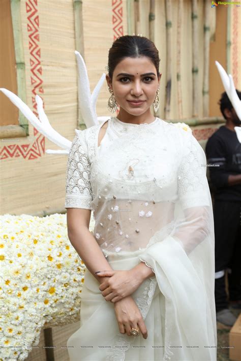 Samantha in white saree 💓 : hot_indian_actresses