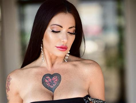 Priscilla Salerno, la pornostar si candida con il centrodestra: «Forza