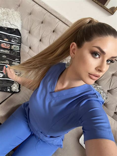 Riley Reign Age, Date of Birth, Net Worth, Photos, If You Show Me Yours