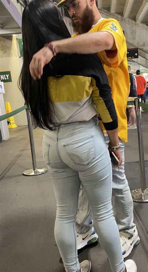 Latina thick booty🍑 - Tight Jeans - Forum