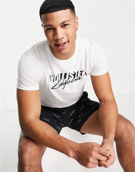 Заказать Пижамы Футболка и шорты Hollister Lounge с логотипом по всей ...