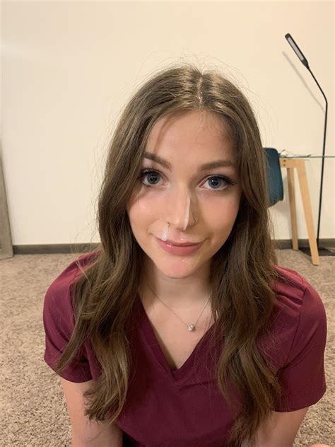 First facial in my new scrubs! 🙈 : r/cumsluts