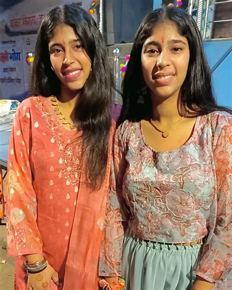 Priya and Preeti (@the_dancing_twins13) • Instagram photos and videos