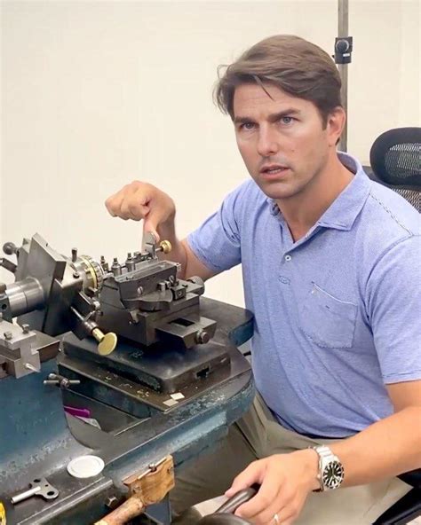 Fakta Miles Fisher "Kembaran" Tom Cruise bareng Paris Hilton | IDN Times