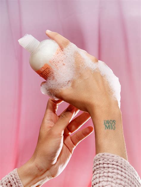 ¿Es malo lavarse el pelo todos los días? - Salud con lupa