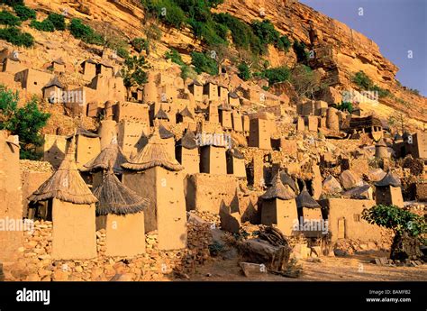 Mali, Dogon Country, near Sangha, village of Banani Stock Photo - Alamy