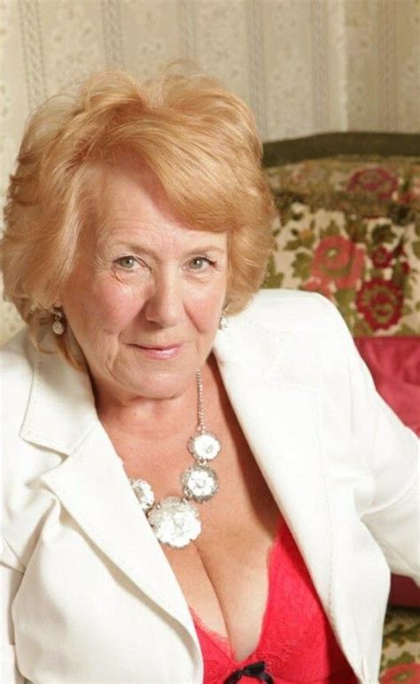 Pin by Phil Pinet on Memées | Beautiful women over 50, Stylish older