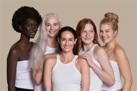 Strictlys Jamie Borthwick and Jowita Przystal cosy up together on