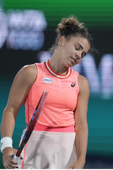 Paolini defeats Kalinskaya in comeback victory for Dubai title