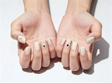 simple elegant nail 7