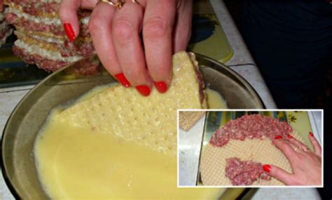 Вафельные коржи с фаршем.