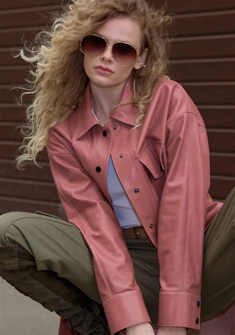 Рубашка кожа пудровая oversize – купить за 67 000 ₽ | Beribegi