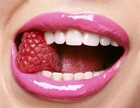 обои : лицо, открытый рот, фрукты, Губы, нос, Розовый, улыбка, язык ...