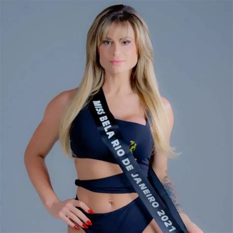 महिला पुलिस अधिकारी ने नौकरी छोड़ शुरु कर दिया गंदा काम, अब वर्दी उतार