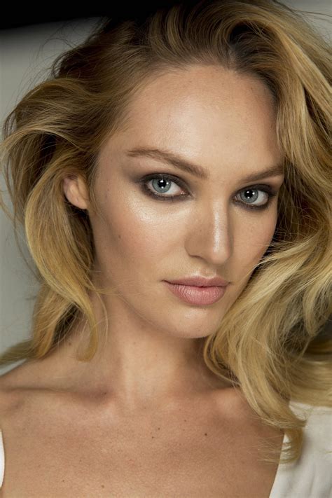 Download Candice Swanepoel Selfie Look Wallpaper | Wallpapers.com