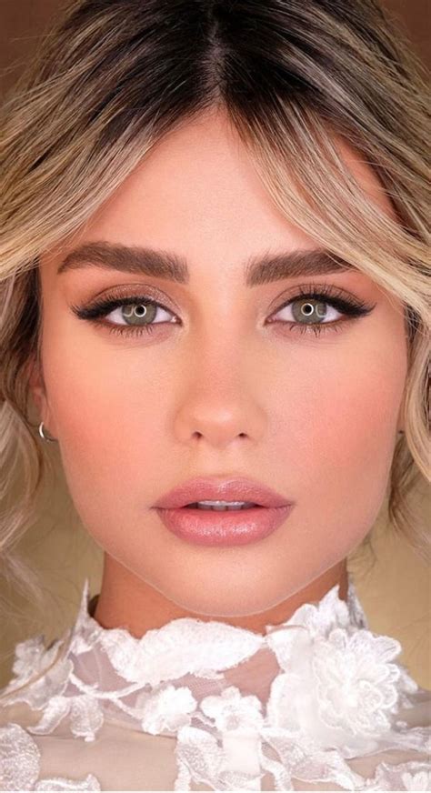 Stunning makeup looks 2021 : Light, Soft Neutral Bridal Makeup Look