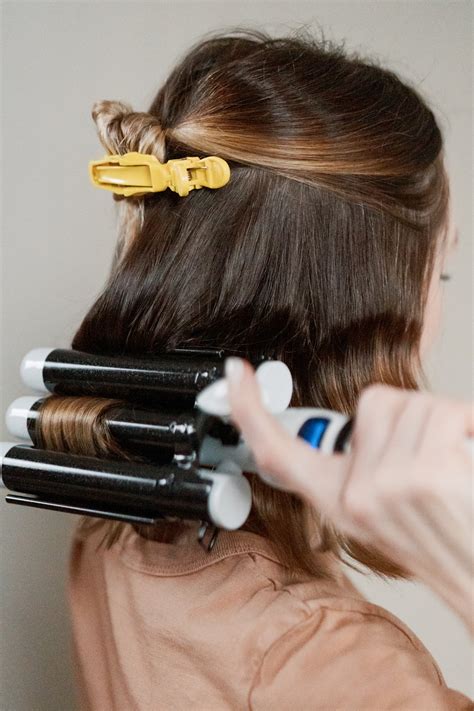 how to use a hair waver