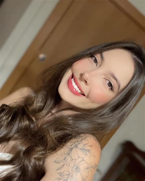 Gabriela Moura (@gabilmoura) • Instagram photos and videos