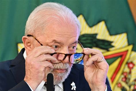 Governo Lula deve anunciar plano para ressarcir aposentados vítimas de