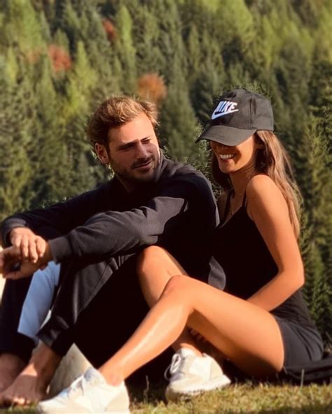 Benedetta Caretta Fanpage no Instagram: “This is love 💘” | Roupas de ...