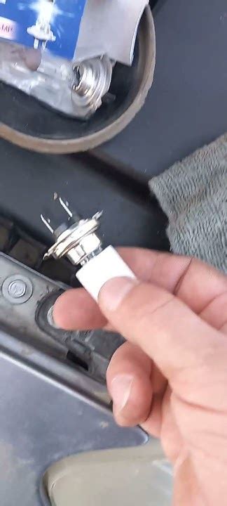 Меняем лампу ближнего света. Опель Астра Н. #automobile - YouTube