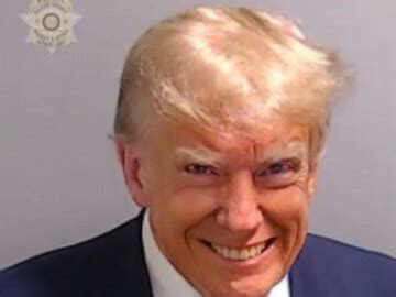 Магшот Дональда Трампа - мемы с фото Трампа из тюрьмы