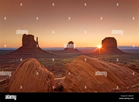 sunrise  monument valley arizona usa stock photo alamy