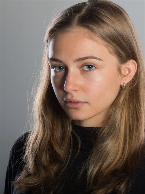 Sophie Simnett Image #201159 | TVmaze