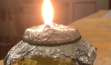 Це довгограюча свічка, з тепловим рефлектором! В баночку наливається ...