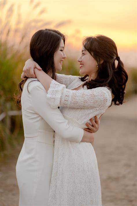 Wlw Wedding, Lgbt Wedding, Cute Lesbian Couples, Lesbian Love, Kim