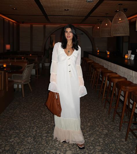 MANANA ARAKELYAN | The last 24 hrs 🍝🍸 | Instagram