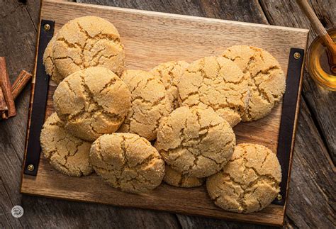 Джинджифилови бисквити със захарна поръска от MateKitchen
