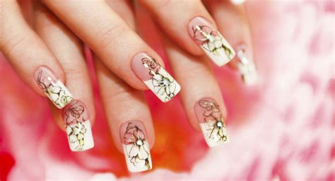 Is it safe to have gel nails applied during pregnancy? | BabyCentre