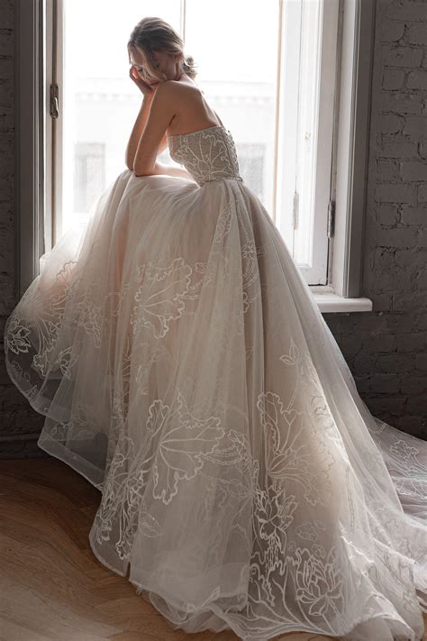 Big breasted wedding dresses 60 photos - Astyledwedding.com