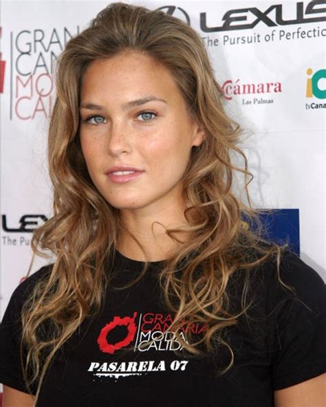Bar Refaeli en México