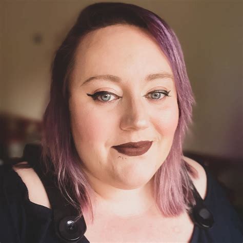 Using Social Media To Grow Your Online Business - Candyfloss & Dreams