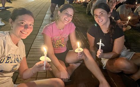 UD’s 4,000 freshmen light up night with twilight tradition - Milford